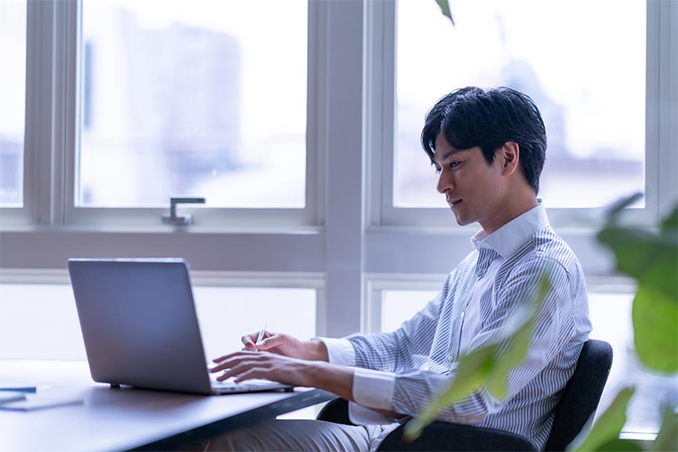 パソコンでダウンロードが遅い原因と対処法9選！通信速度の測定方法や目安も解説